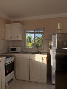 Kuchyň nebo kuchyňský kout v ubytování Green Flash Apartments