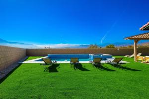 Fotografie z fotogalerie ubytování New House with Salt Water Pool and Majestic Views v destinaci Desert Hot Springs