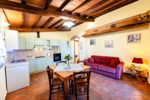 a living room with a red couch and a table at Agriturismo Cupido in Montiano