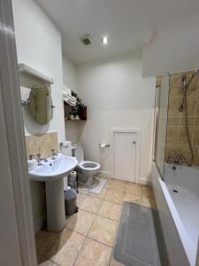 Ένα μπάνιο στο Pejay Crystal home +12 φωτογραφίες