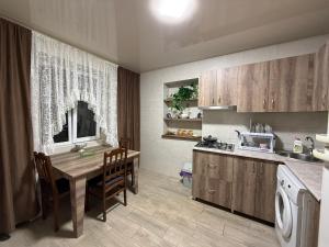 Kuchyň nebo kuchyňský kout v ubytování Guest House T&N