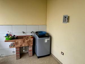 Η κουζίνα ή μικρή κουζίνα στο Depa en Pto Maldonado +2 φωτογραφίες