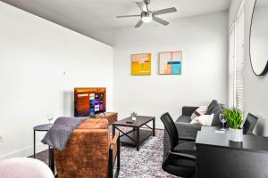 Φωτογραφία από το άλμπουμ του Luxurious New Unit 1Bd1Ba Pool, Golf Sim στο Ώστιν