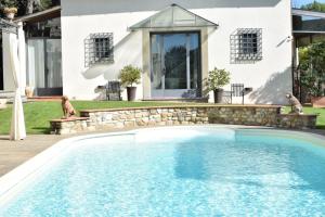 The swimming pool at or close to Villa Il Sasso - Dimora d'Epoca