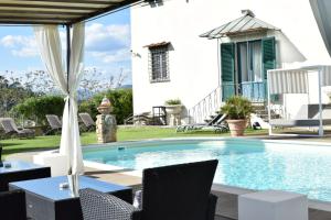 The swimming pool at or close to Villa Il Sasso - Dimora d'Epoca