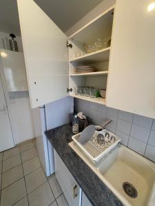 a kitchen with a sink and a counter top at Appartement situé à Villejuif à 5 minutes du métro ligne 14 in Villejuif