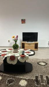 TV a/nebo společenská místnost v ubytování The Historical Family House-Cluj Napoca center