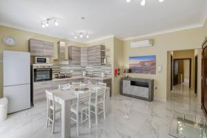 Nhà bếp/bếp nhỏ tại Seaview,beautiful 3br Apt 2