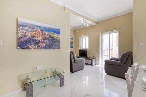 Khu vực ghế ngồi tại Seaview,beautiful 3br Apt 2