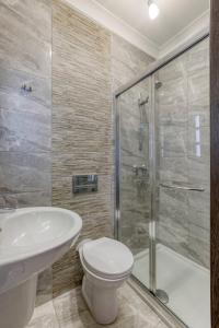 Koupelna v ubytování Penthouse, Seaview, Beautiful 2br Apt 4 + 28 fotografií