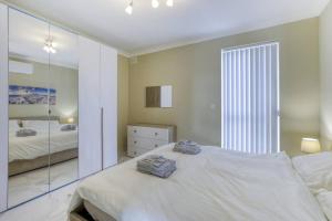 Voodi või voodid majutusasutuse Penthouse, Seaview, Beautiful 2br Apt 4 toas