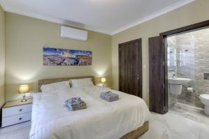 Voodi või voodid majutusasutuse Penthouse, Seaview, Beautiful 2br Apt 4 toas