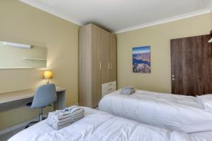 Voodi või voodid majutusasutuse Penthouse, Seaview, Beautiful 2br Apt 4 toas