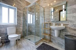 Vannituba majutusasutuses Penthouse, Seaview, Beautiful 2br Apt 4
