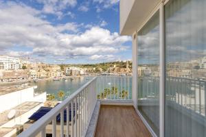 Rõdu või terrass majutusasutuses Penthouse, Seaview, Beautiful 2br Apt 4