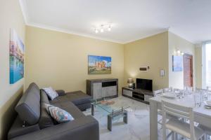 Istumisnurk majutusasutuses Penthouse, Seaview, Beautiful 2br Apt 4