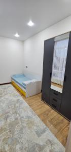 Voodi või voodid majutusasutuse Гостевой дом toas