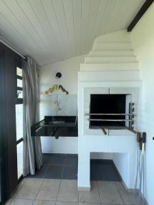 TV a/nebo společenská místnost v ubytování Casa na Praia Frente Mar 02