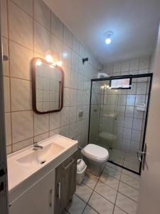 Koupelna v ubytování Casa na Praia Frente Mar 02 + 12 fotografií