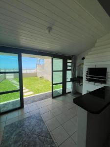 Kuchyň nebo kuchyňský kout v ubytování Casa na Praia Frente Mar 02