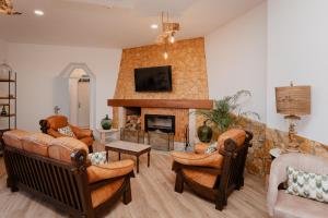a living room with couches and a fireplace at Casa da Cerca in Runa