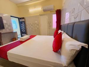 Postel nebo postele na pokoji v ubytování Mayura Inn