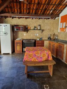 Η κουζίνα ή μικρή κουζίνα στο O Pharol Hostel e Pousada