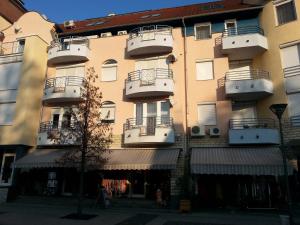 Budova, v ktorej sa apartmán nachádza