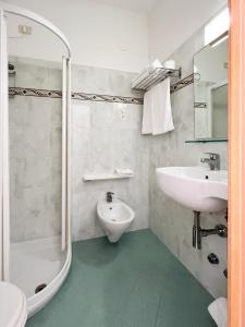 A bathroom at Hotel Chery Még 37 kép