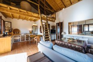 Kuchyň nebo kuchyňský kout v ubytování Casa Rural con encanto y vistas a la Sierra + 30 fotografií