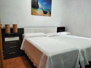 Кровать или кровати в номере Vivienda Vacacional La Candelaria II