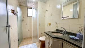 a bathroom with a sink and a toilet and a shower at 200 metros da Praia Central na Avenida Brasil próximo à Roda Gigante e Shopping Atlântico in Balneário Camboriú +30 photos