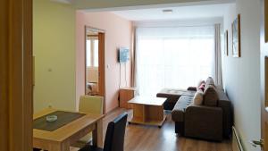 Prostor za sedenje u objektu Apartments Bramar