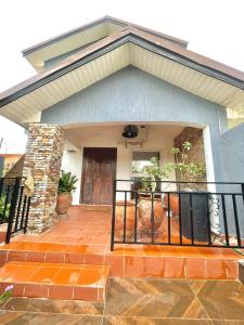 Το κτήριο όπου στεγάζεται  η παραθεριστική κατοικία