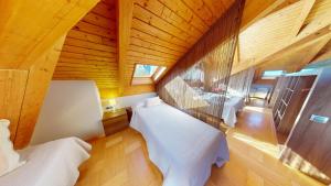 Posteľ alebo postele v izbe v ubytovaní Apartaments Boutique la Torreta del Llac