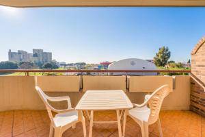 Rõdu või terrass majutusasutuses Altea Suites
