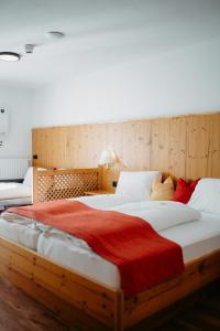 Postel nebo postele na pokoji v ubytování Hotel Brückenwirt Superior
