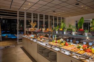 a buffet line with a lot of food on display at Oasis Lanz Beach Mate in Costa Teguise