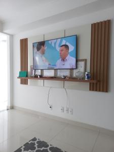 a living room with a flat screen tv on a wall at Apartamento central in Domingos Martins