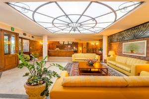 Posedenie v ubytovaní Altea Suites