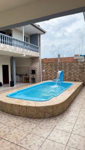 Bazén v ubytování Casa Matinhos 9 nebo v jeho okolí