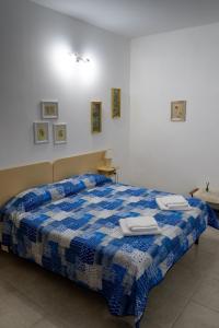 a bedroom with a bed with two towels on it at Appartamento per Turisti Filoxenia in Santa Severina +12 photos