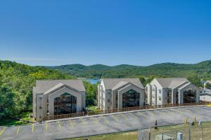 an aerial view of a building with a parking lot at 1 Mi to Silver Dollar City! Lake-View Family Haven in Branson