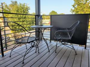 a table and two chairs on a balcony at Pickwick Places 201 in Springfield +6 photos