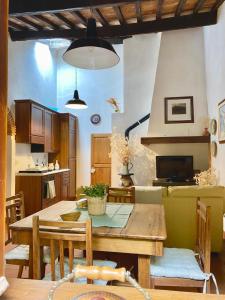 a kitchen and dining room with a wooden table at Podere il Giulianelli in Cetona