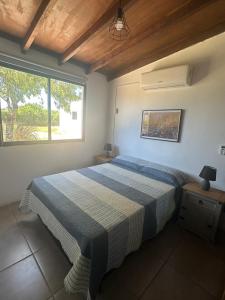 Ένα ή περισσότερα κρεβάτια σε δωμάτιο στο Casas Las Covachas 1, Barra del Chuy, cerca del mar