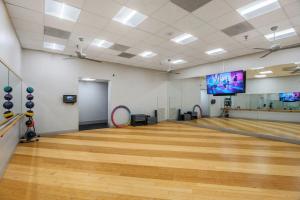 Fitness centrum a/nebo fitness zařízení v ubytování Live the Arlington Exp in a Comfy and Stylish Apt + 18 fotografií