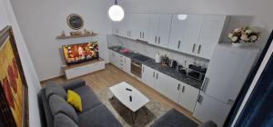 Kuchyň nebo kuchyňský kout v ubytování Apartment Elbasan city center 2 + 19 fotografií
