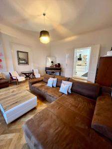 Posezení v ubytování Wenceslas square apartment 150 m2
