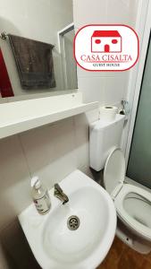 Casa Cisalta N4 - Quarto Compartilhado的一间浴室